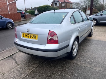 Used Volkswagen Passat 2002 for sale - 77213798: Photo
