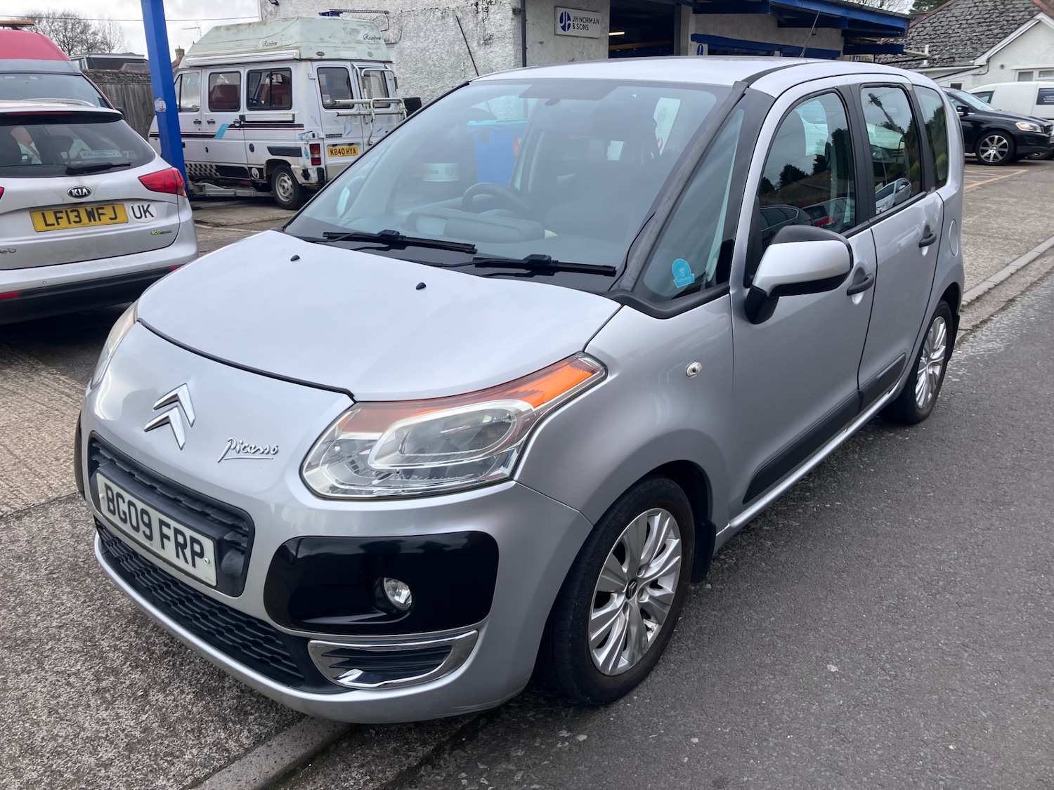 Used Citroen C3 Picasso 2009 for sale - 77921508: Photo 2