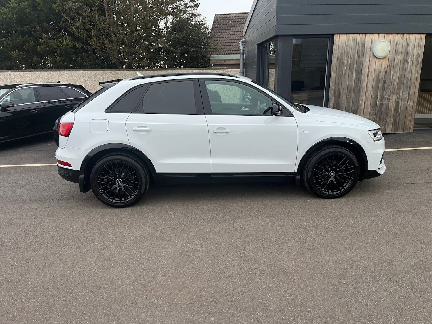 Used Audi Q3 2018 for sale - 76242866: Photo 2