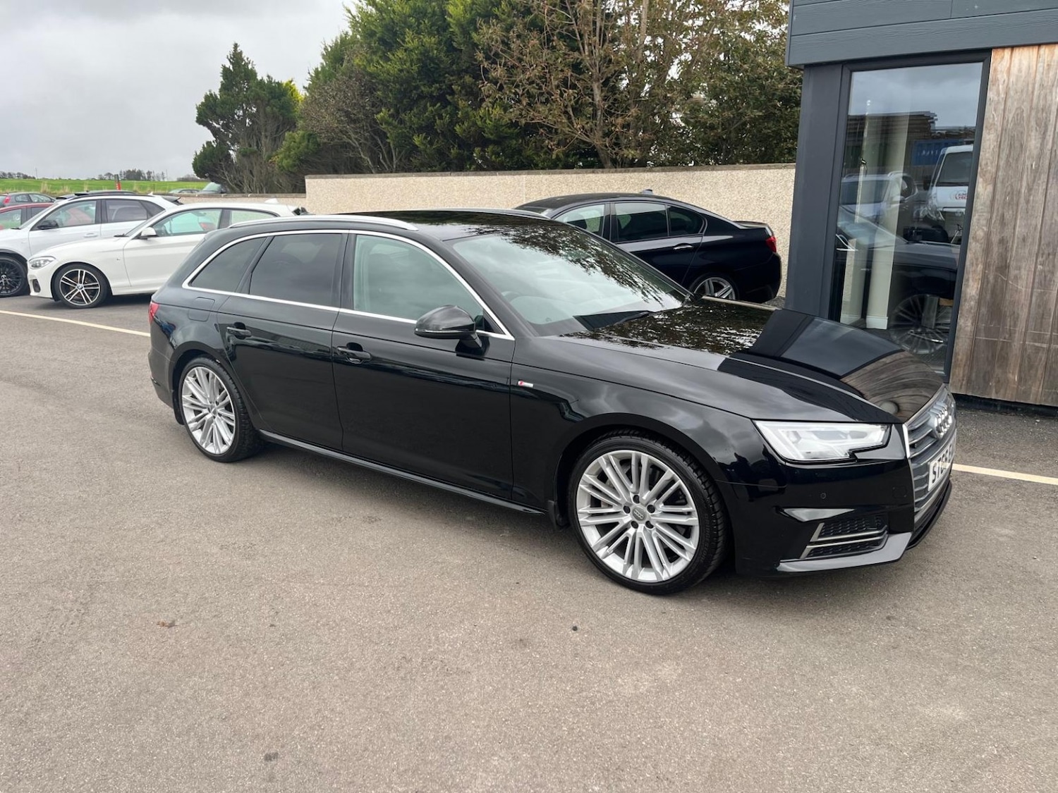 Used Audi A4 Avant 2016 for sale - 76293195: Photo 1