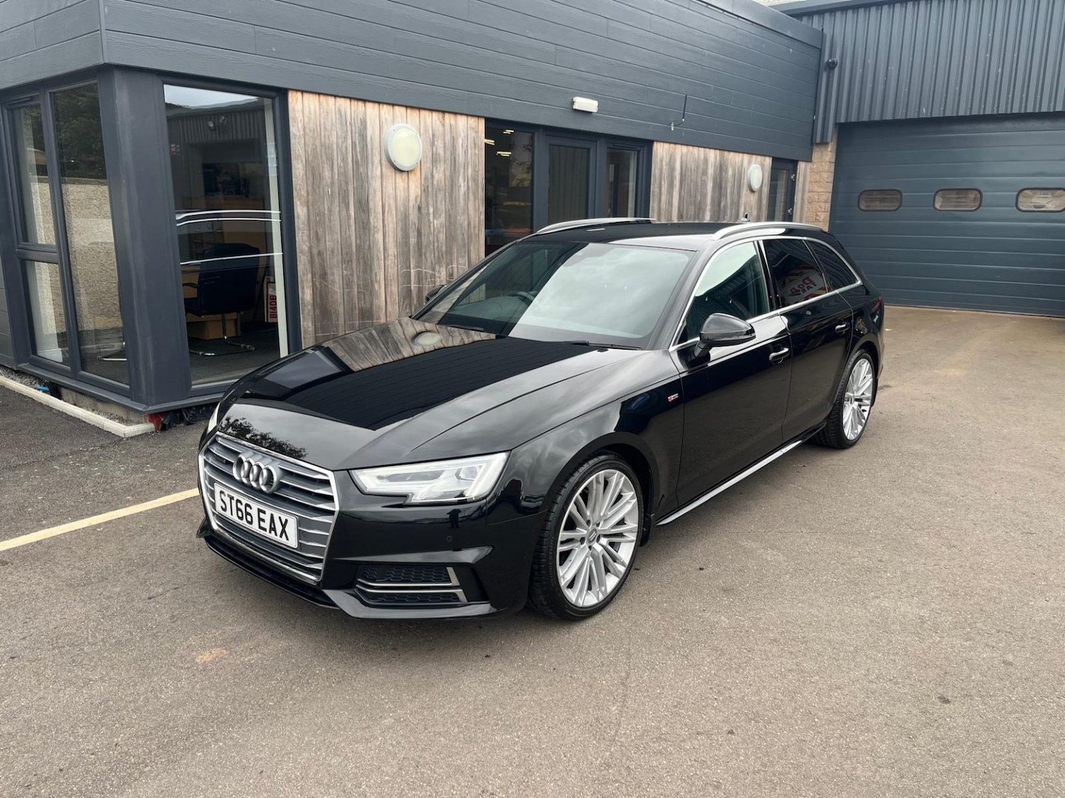 Used Audi A4 Avant 2016 for sale - 76293195: Photo 11