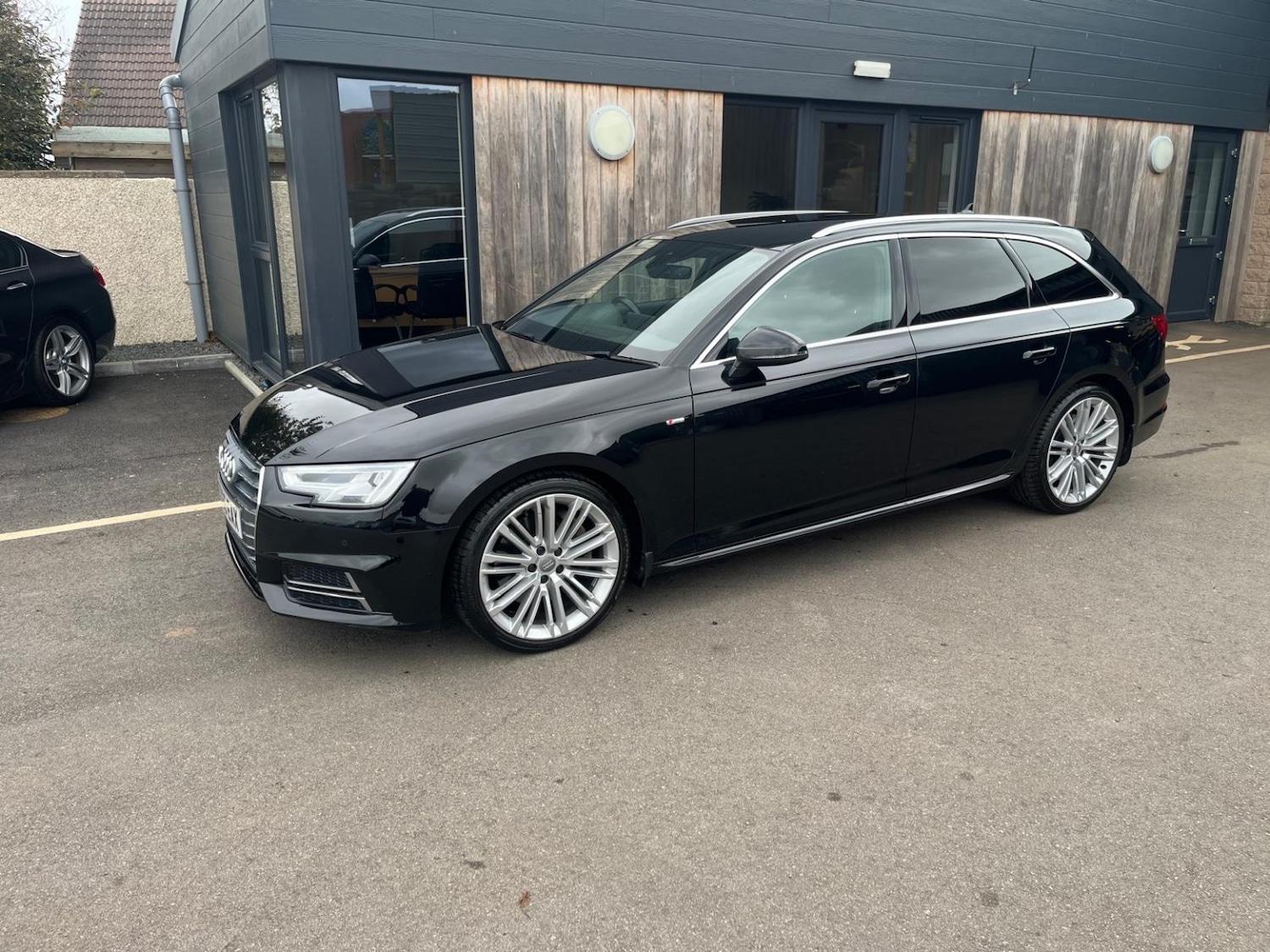 Used Audi A4 Avant 2016 for sale - 76293195: Photo 12