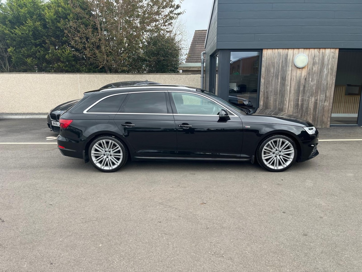 Used Audi A4 Avant 2016 for sale - 76293195: Photo 2