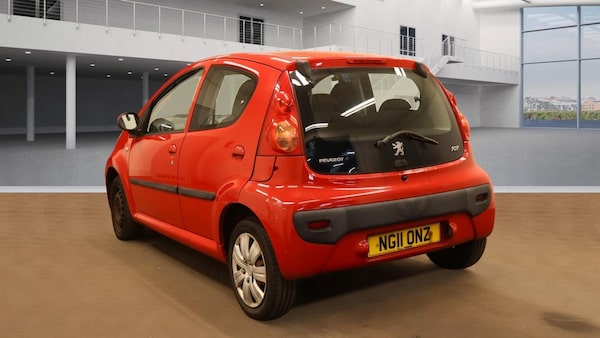 Used Peugeot 107 2011 for sale - 76120403: Photo 3
