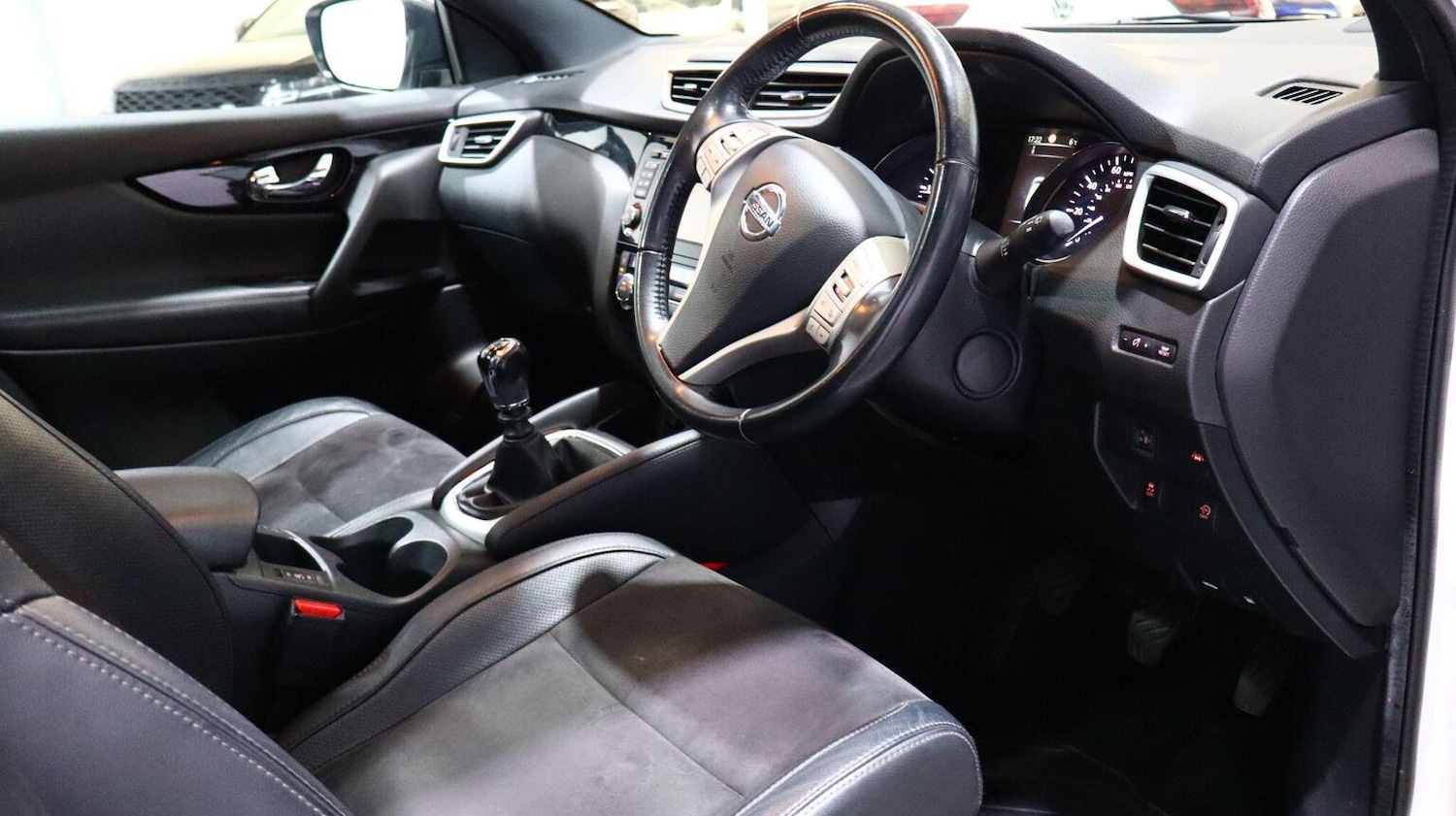 Used Nissan Qashqai 2017 for sale - 77881026: Photo 9