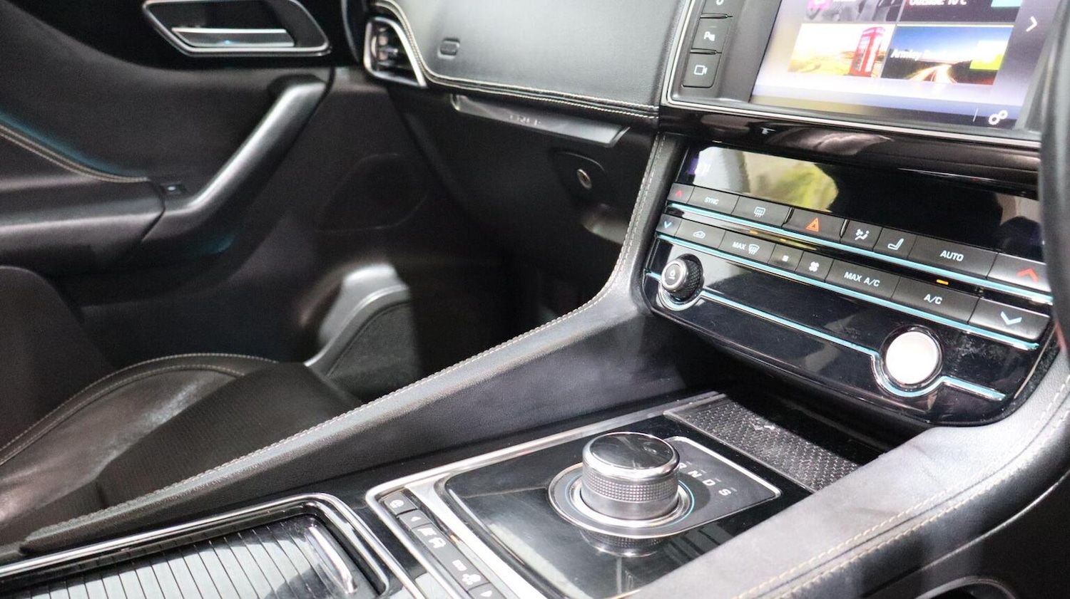 Used Jaguar F-Pace 2018 for sale - 77228250: Photo 28