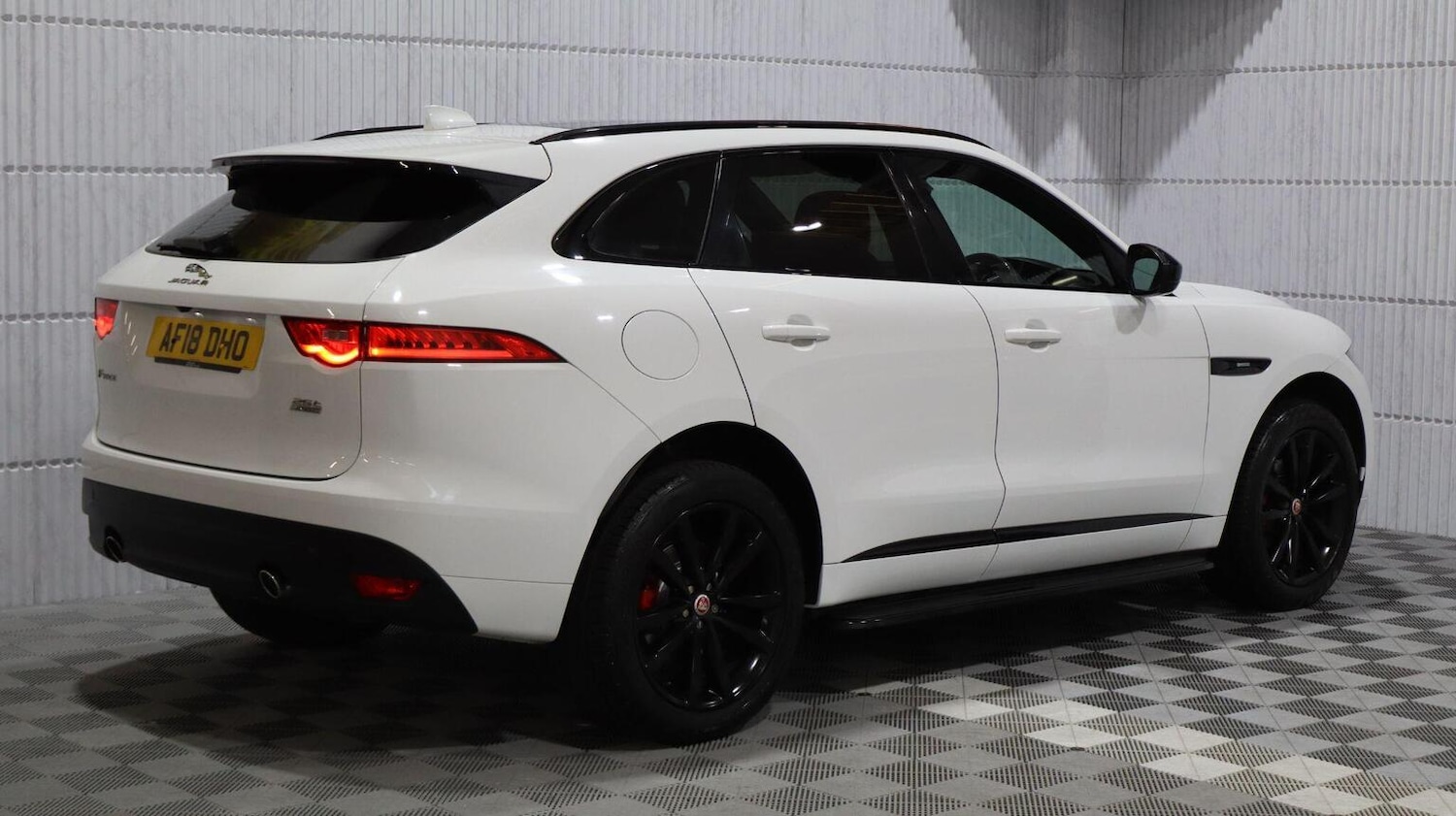 Used Jaguar F-Pace 2018 for sale - 77228250: Photo 4
