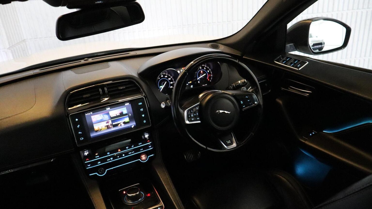 Used Jaguar F-Pace 2018 for sale - 77228250: Photo 8