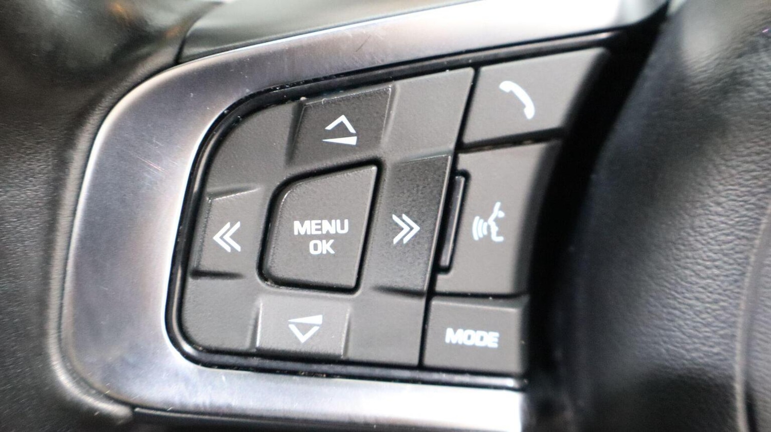 Used Jaguar F-Pace 2018 for sale - 77228250: Photo 9