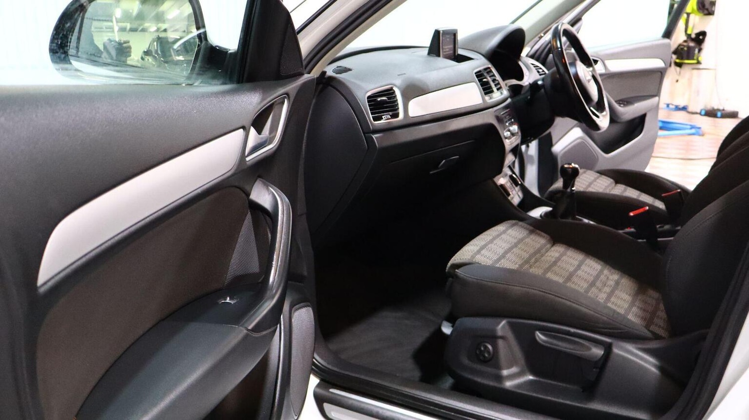 Used Audi Q3 2016 for sale - 78018351: Photo 16