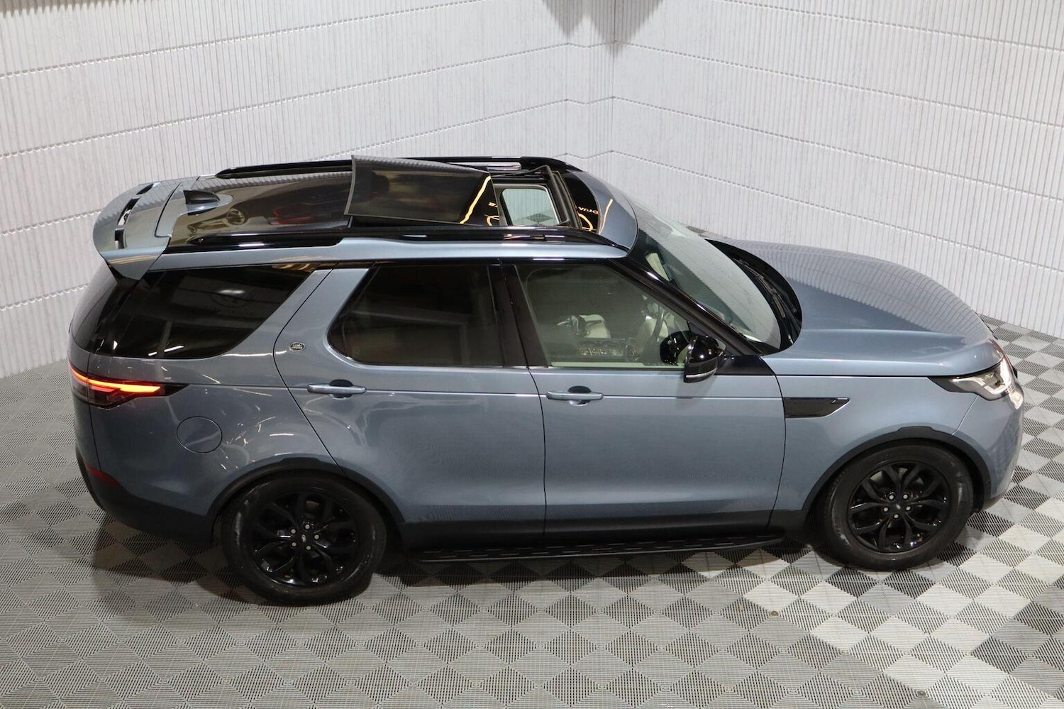 Used Land Rover Discovery 2019 for sale - 76521101: Photo 11