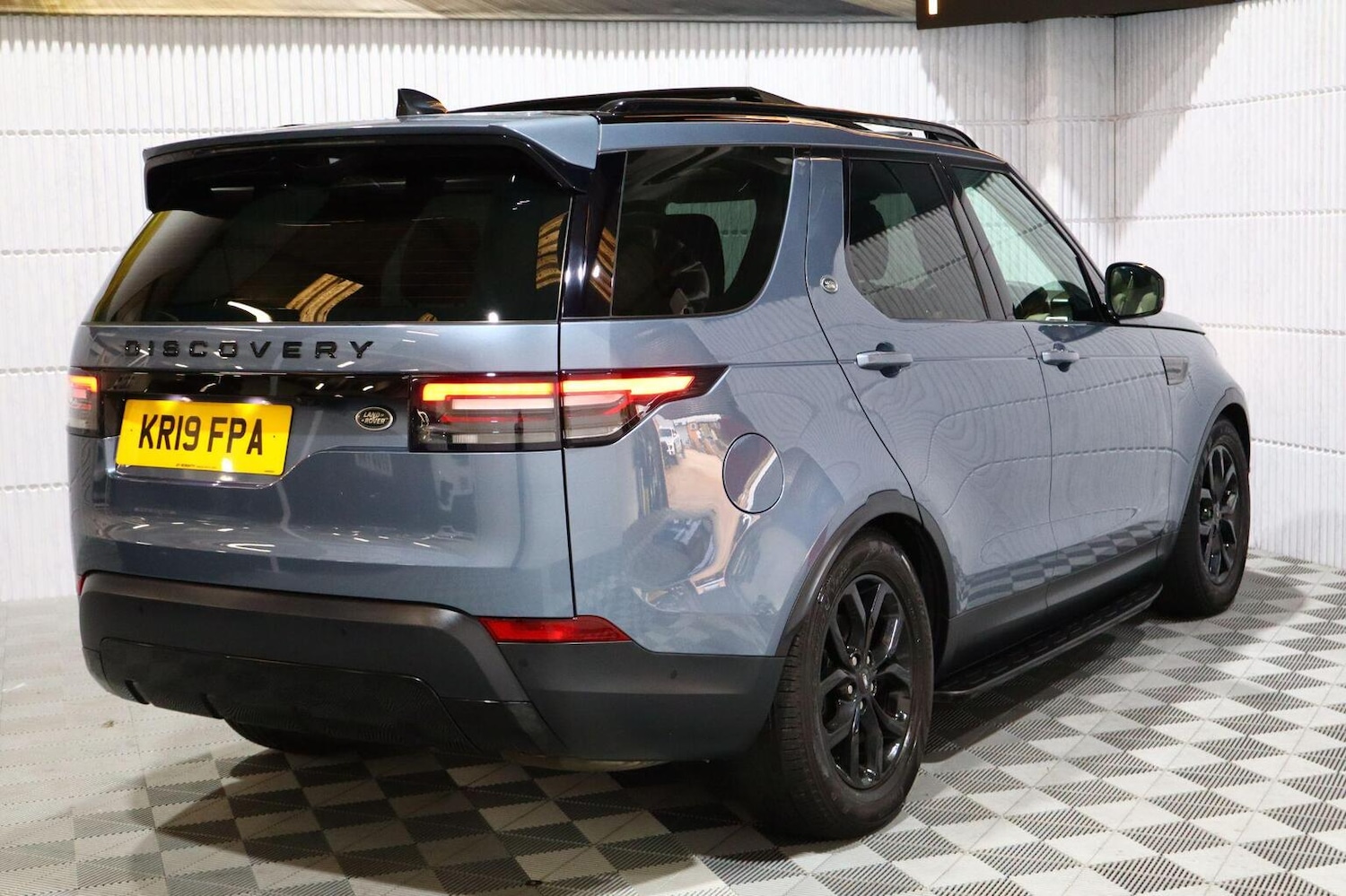 Used Land Rover Discovery 2019 for sale - 76521101: Photo 4