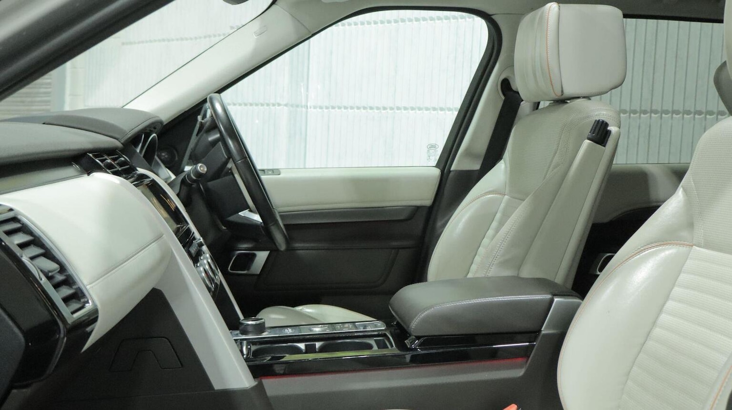 Used Land Rover Discovery 2017 for sale - 77639203: Photo 11