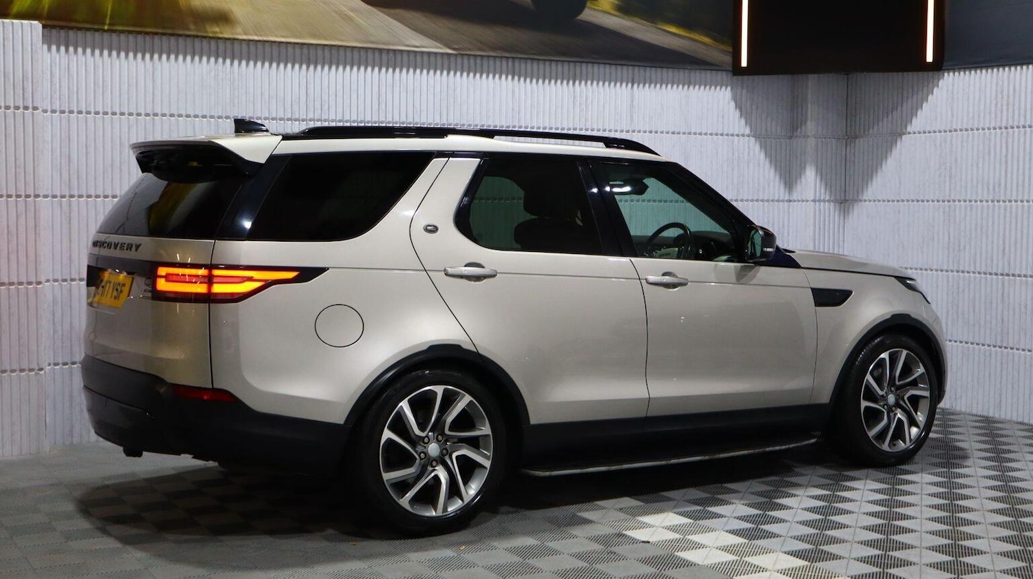 Used Land Rover Discovery 2017 for sale - 77639203: Photo 25