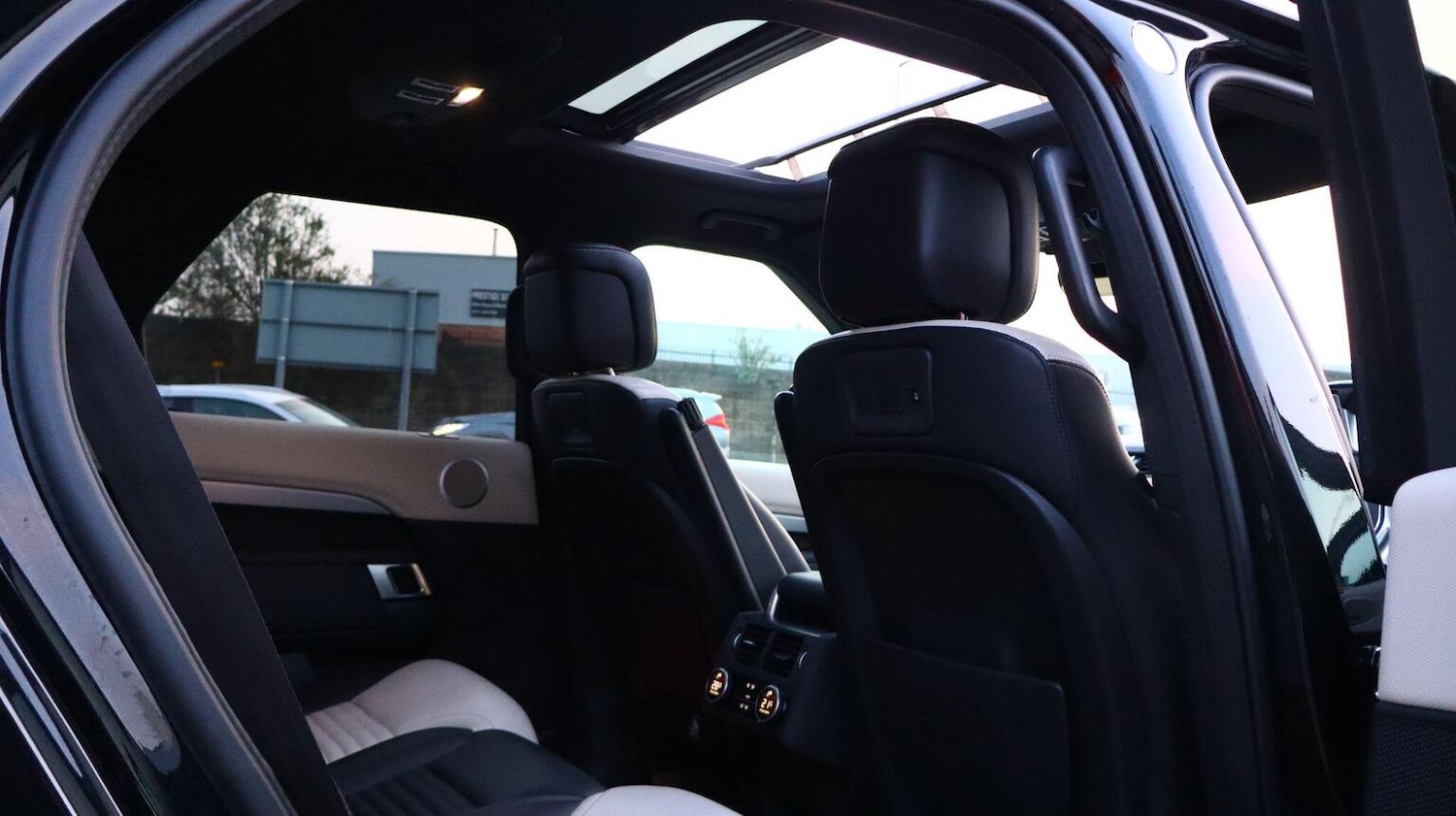 Used Land Rover Discovery 2021 for sale - 77977079: Photo 42