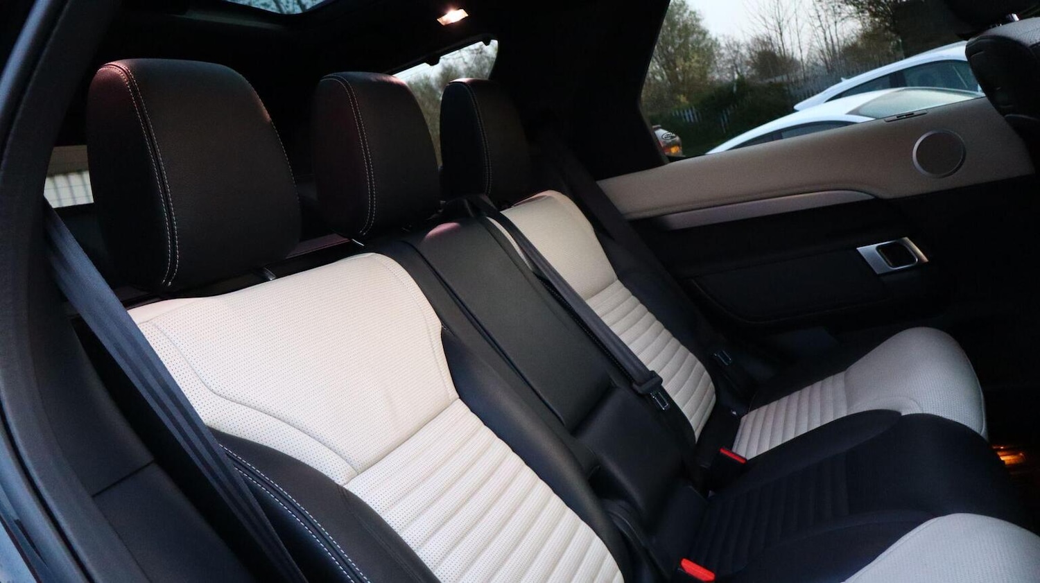 Used Land Rover Discovery 2021 for sale - 77977079: Photo 43