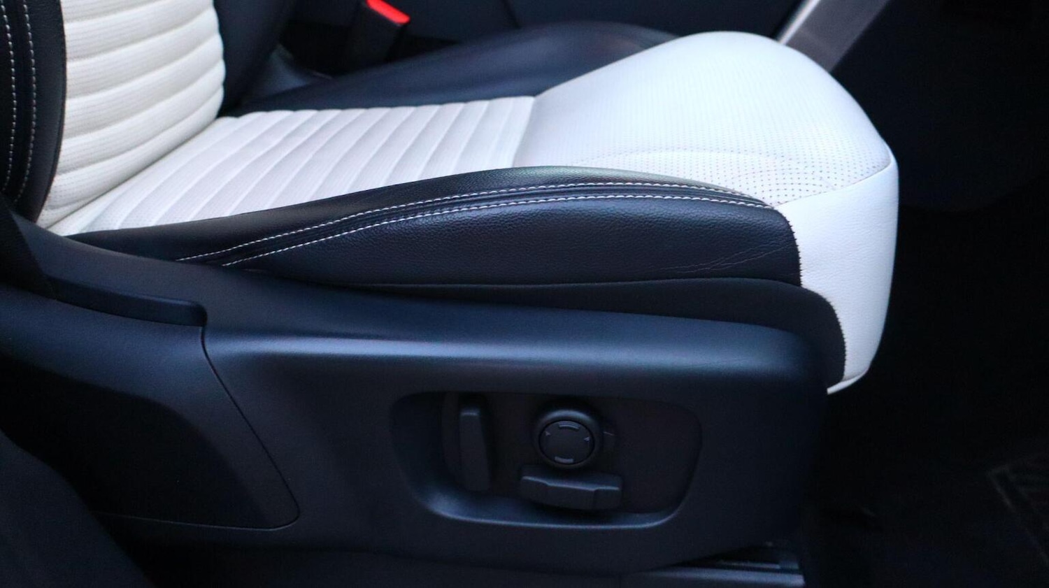 Used Land Rover Discovery 2021 for sale - 77977079: Photo 76