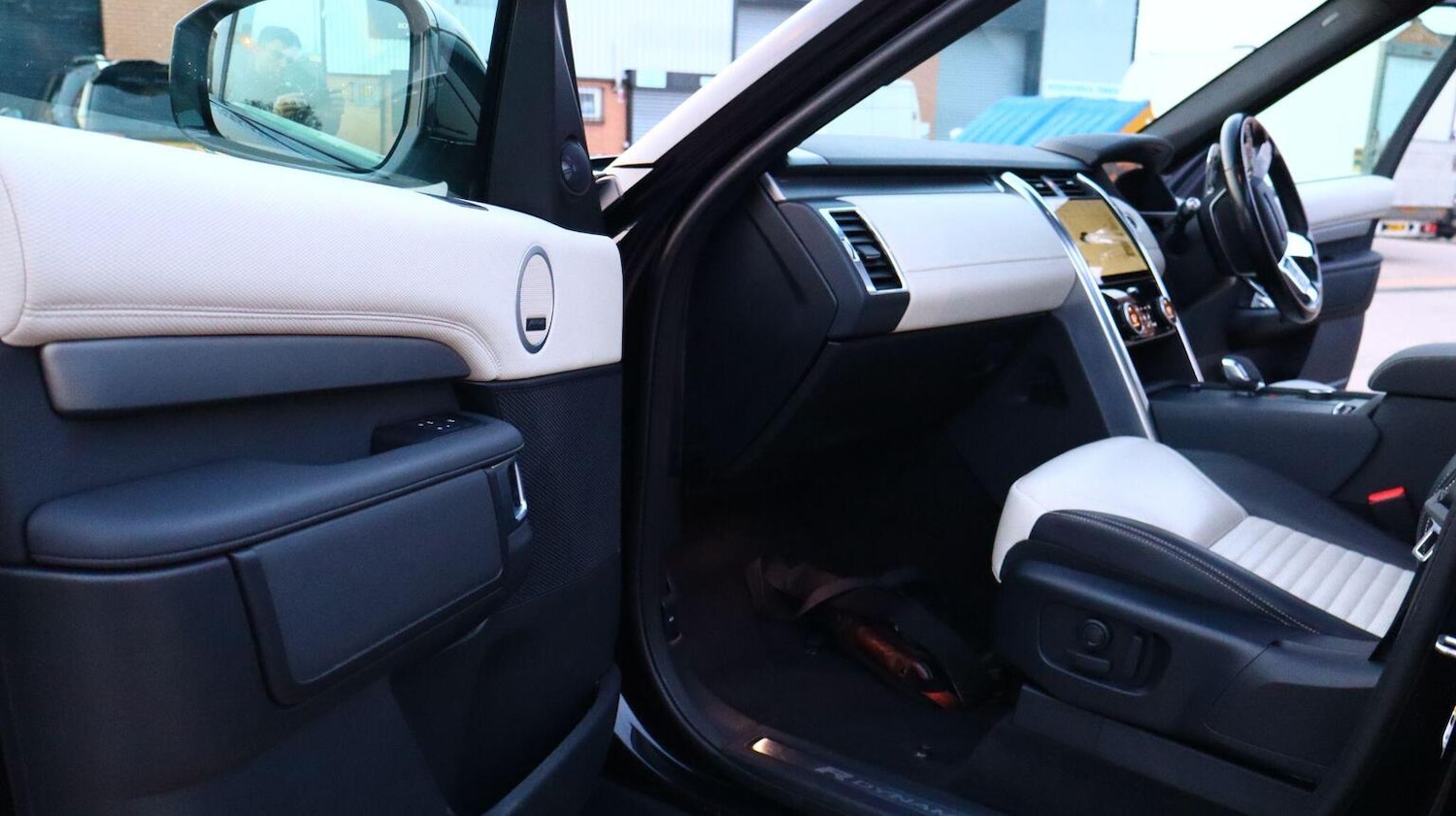 Used Land Rover Discovery 2021 for sale - 77977079: Photo 77