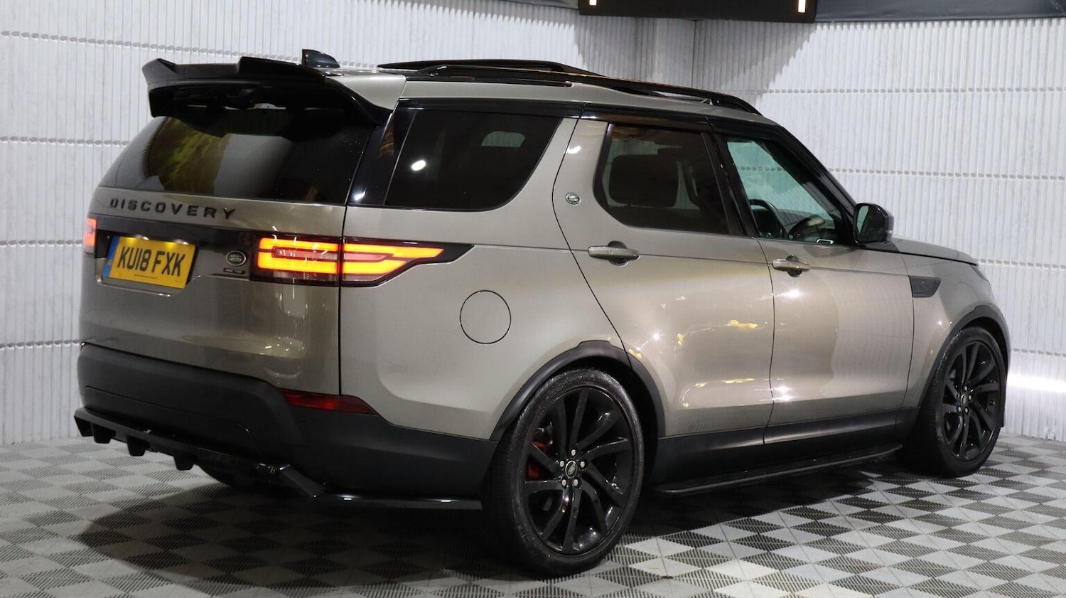 Used Land Rover Discovery 2018 for sale - 78060536: Photo 4