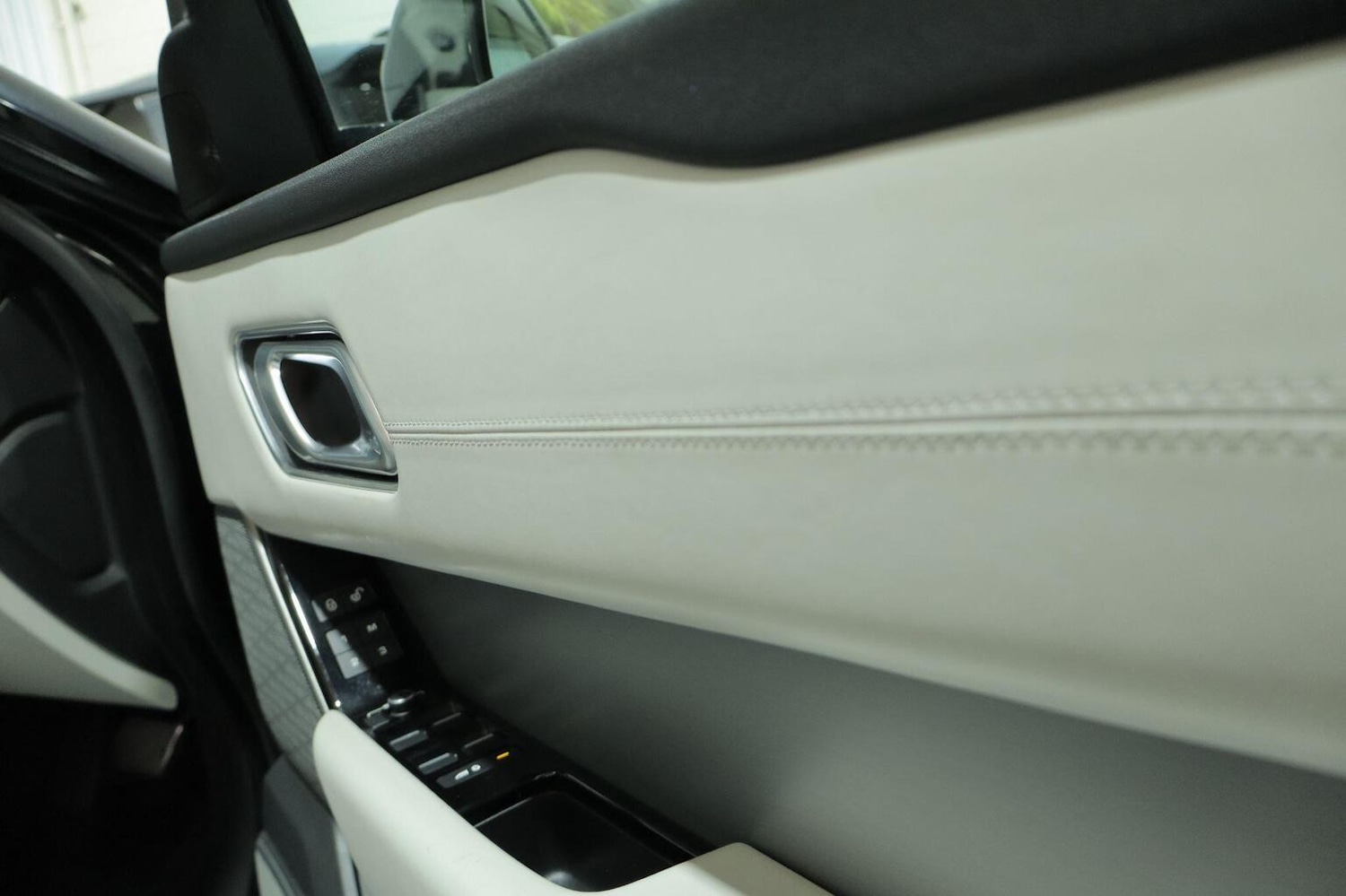 Used Land Rover Range Rover Velar 2018 for sale - 76741343: Photo 56