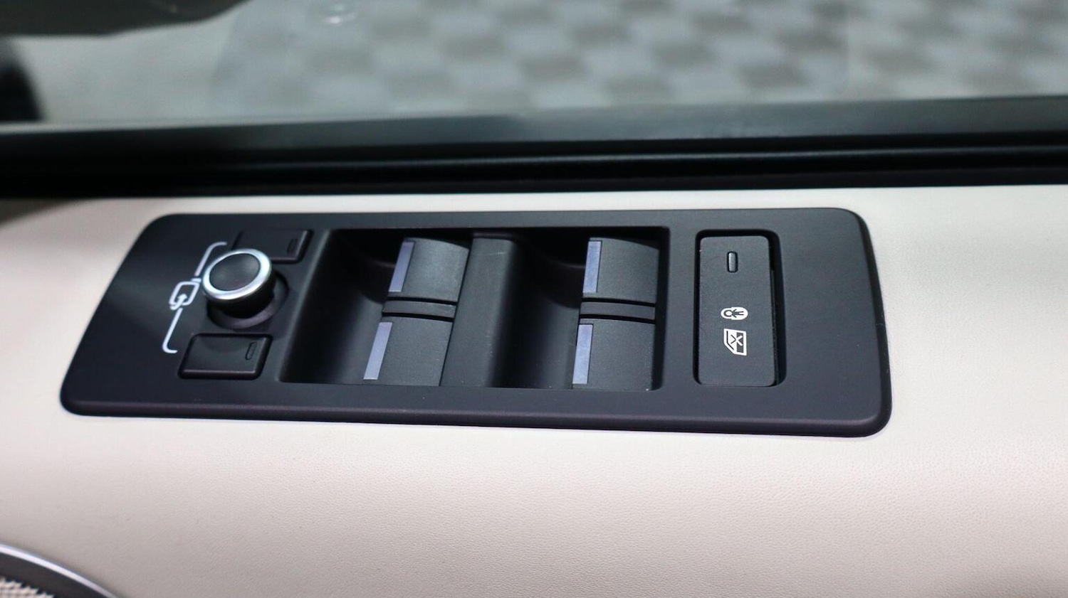 Used Land Rover Discovery 2018 for sale - 78004502: Photo 43