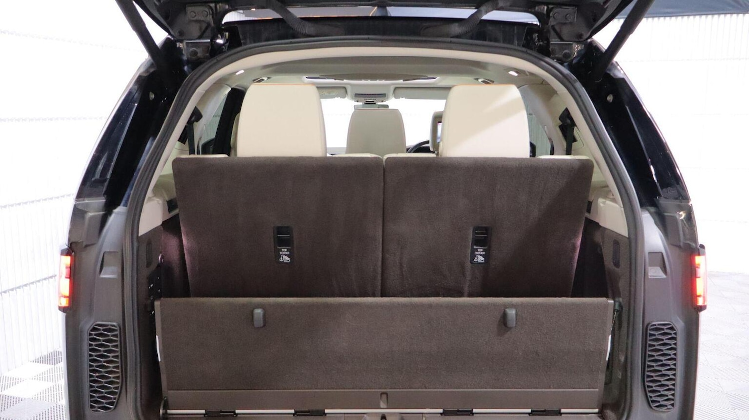 Used Land Rover Discovery 2018 for sale - 78004502: Photo 78