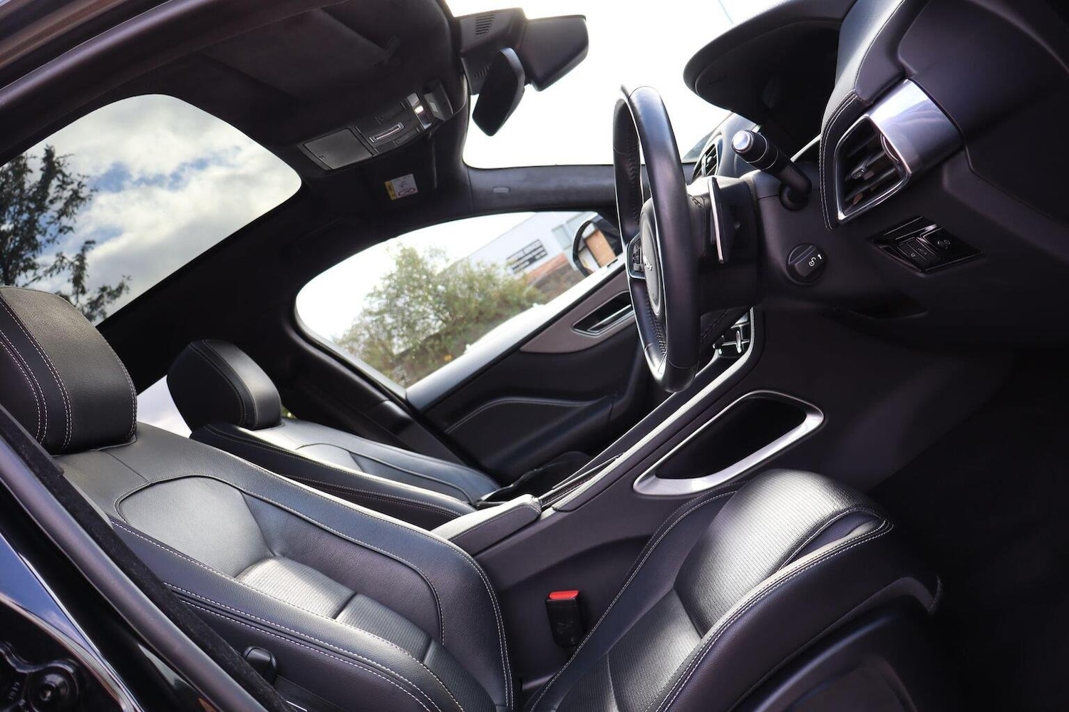 Used Jaguar F-Pace 2019 for sale - 76211771: Photo 3