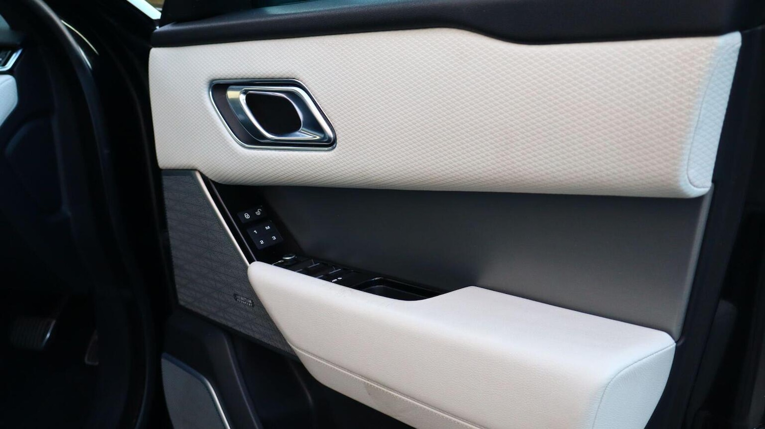 Used Land Rover Range Rover Velar 2018 for sale - 78060543: Photo 13