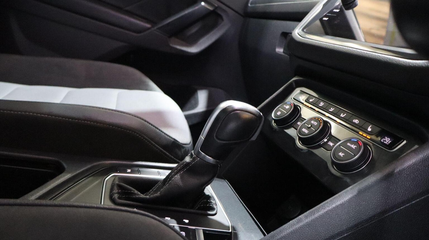 Used Volkswagen Tiguan 2018 for sale - 77548277: Photo 88