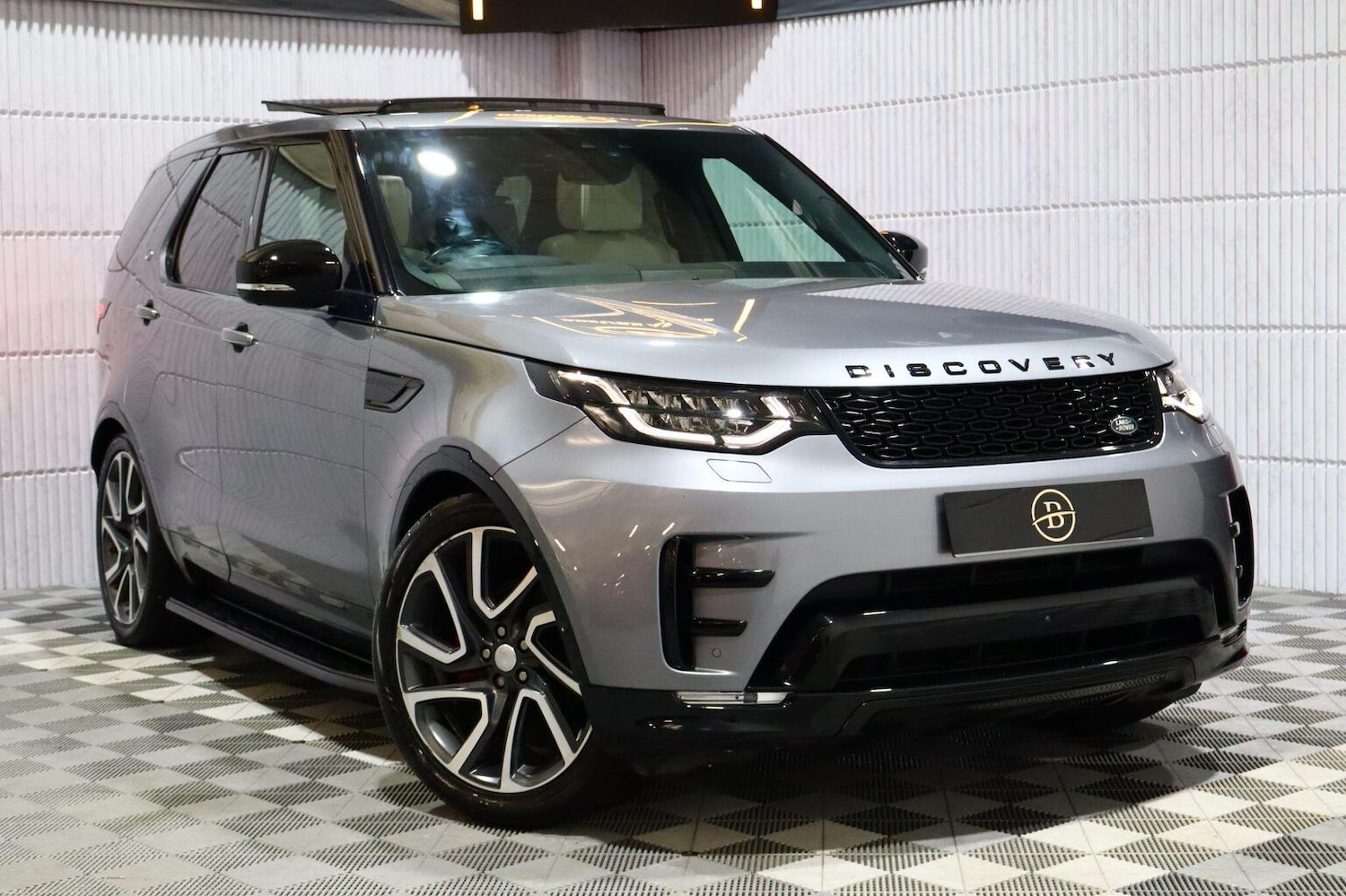 Used Land Rover Discovery 2019 for sale - 76897035: Photo 1