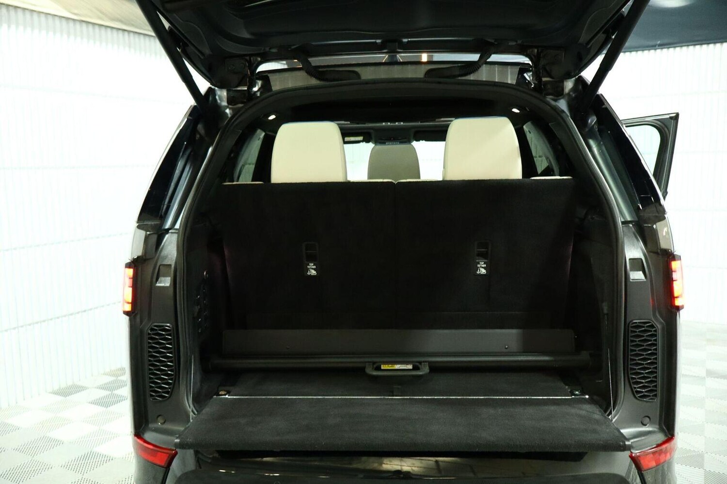 Used Land Rover Discovery 2019 for sale - 76897035: Photo 65