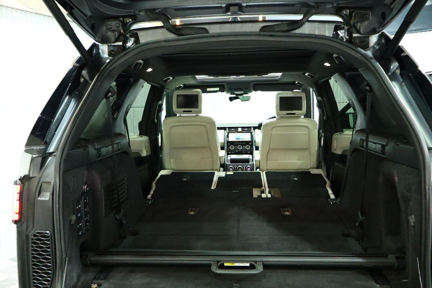 Used Land Rover Discovery 2019 for sale - 76897035: Photo 69