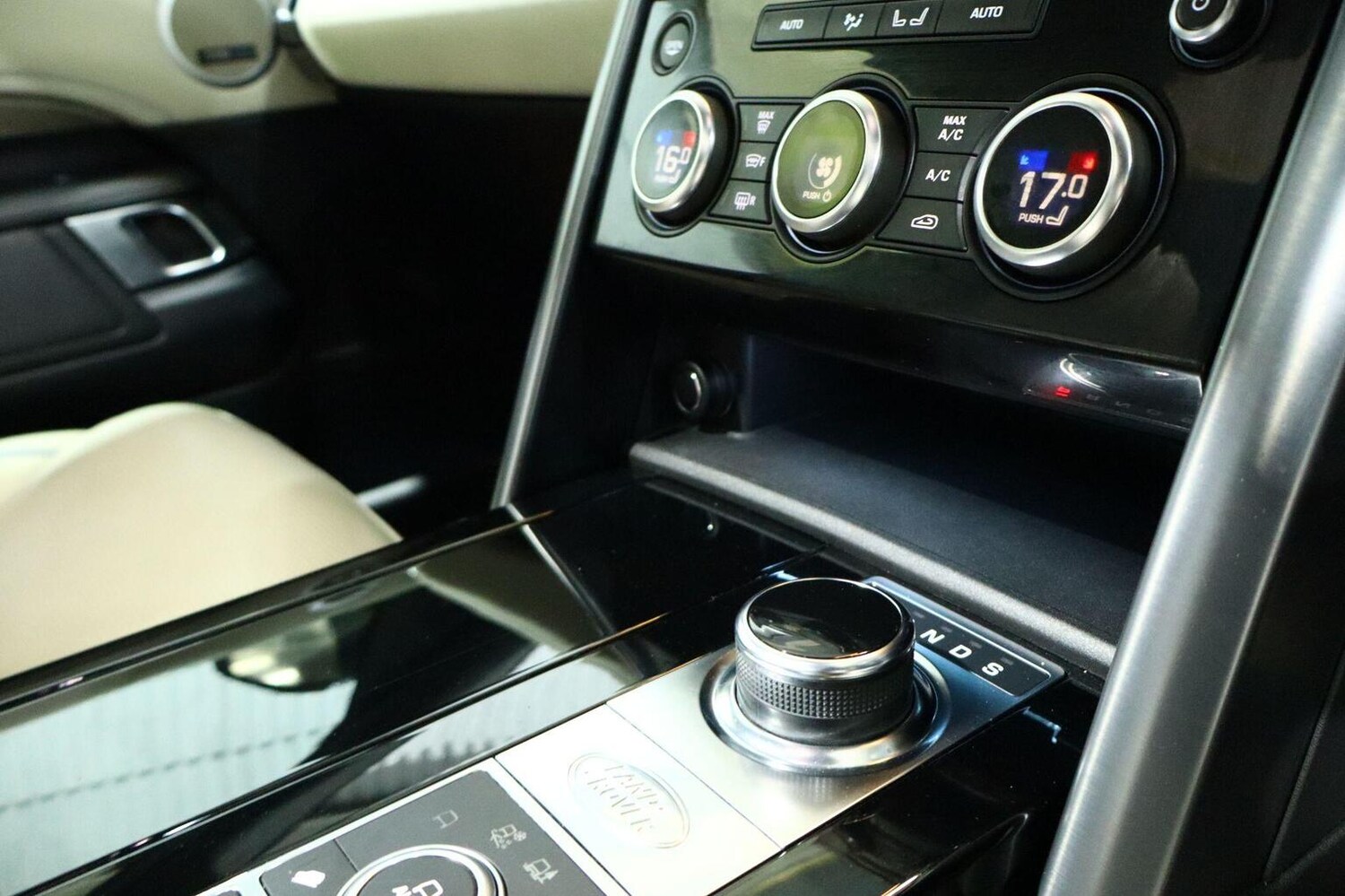 Used Land Rover Discovery 2019 for sale - 76897035: Photo 74