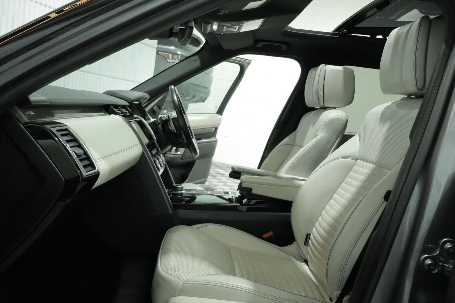 Used Land Rover Discovery 2019 for sale - 76897035: Photo 81