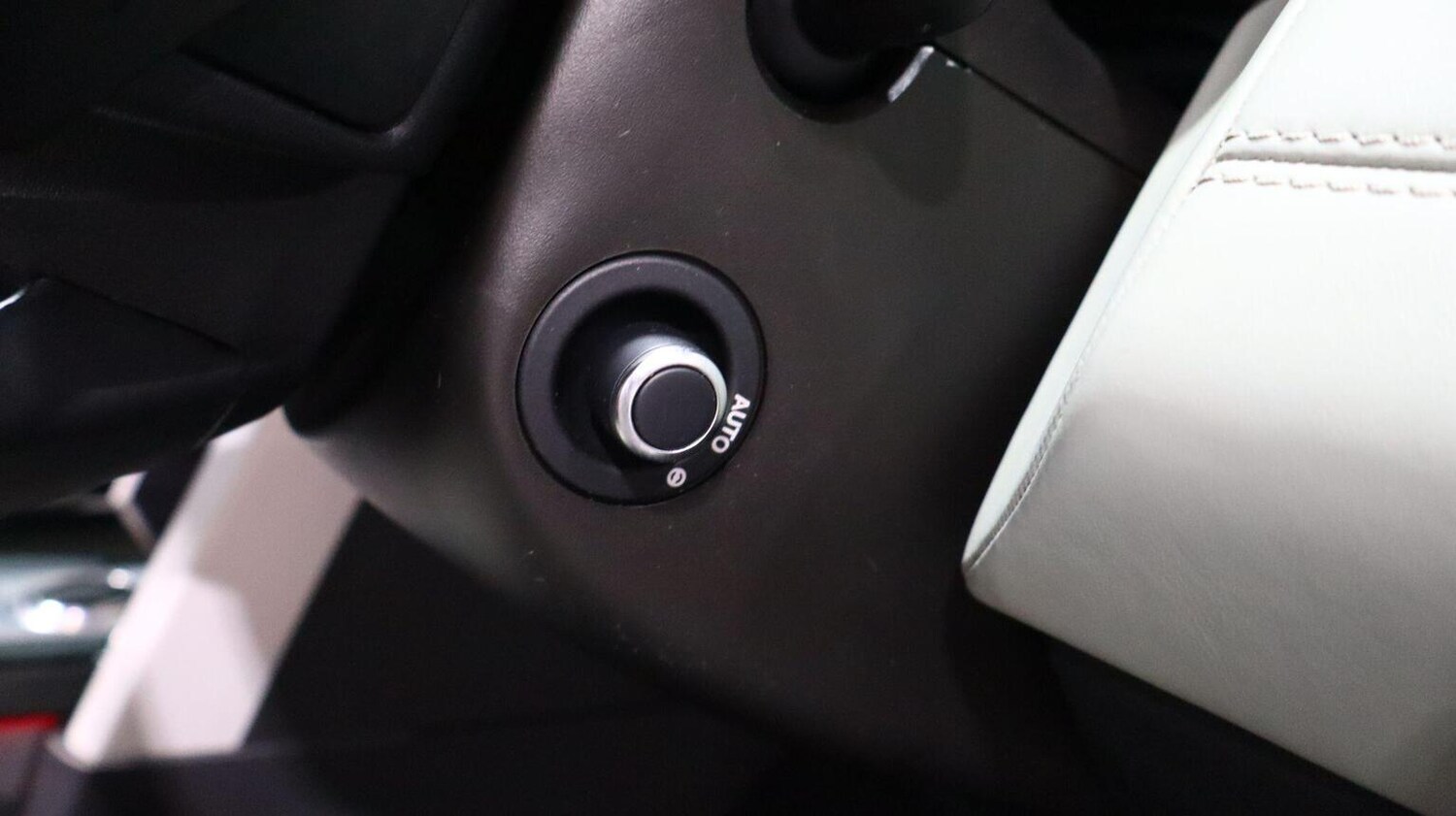 Used Land Rover Discovery 2019 for sale - 77844935: Photo 64