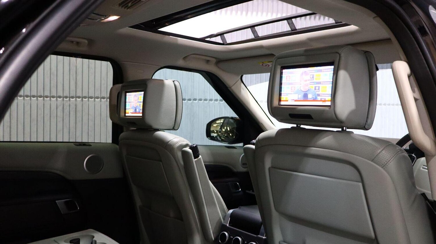 Used Land Rover Discovery 2019 for sale - 77844935: Photo 68