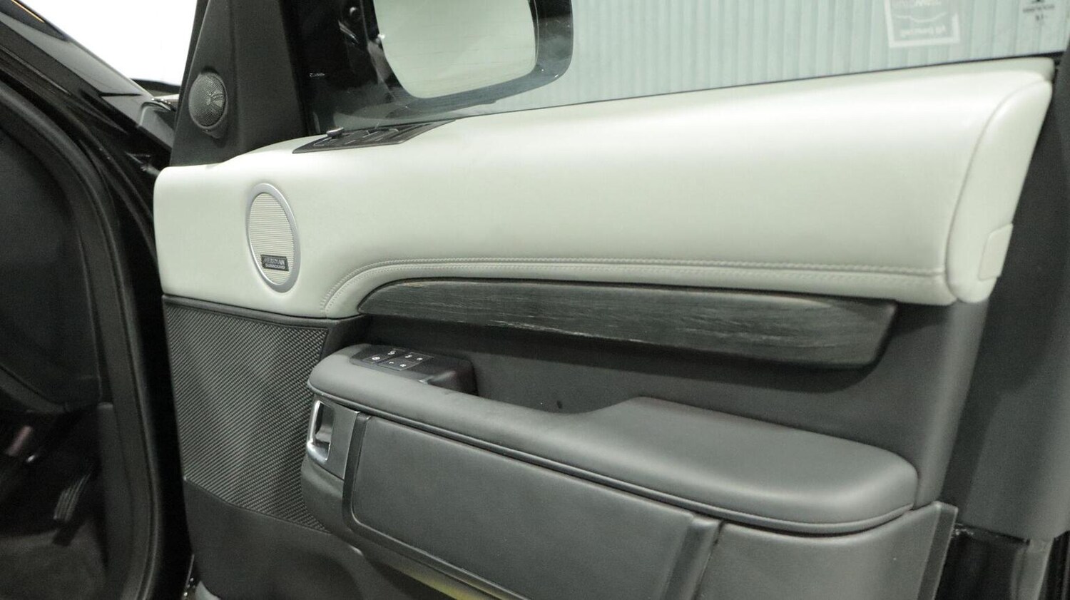 Used Land Rover Discovery 2019 for sale - 77844935: Photo 70