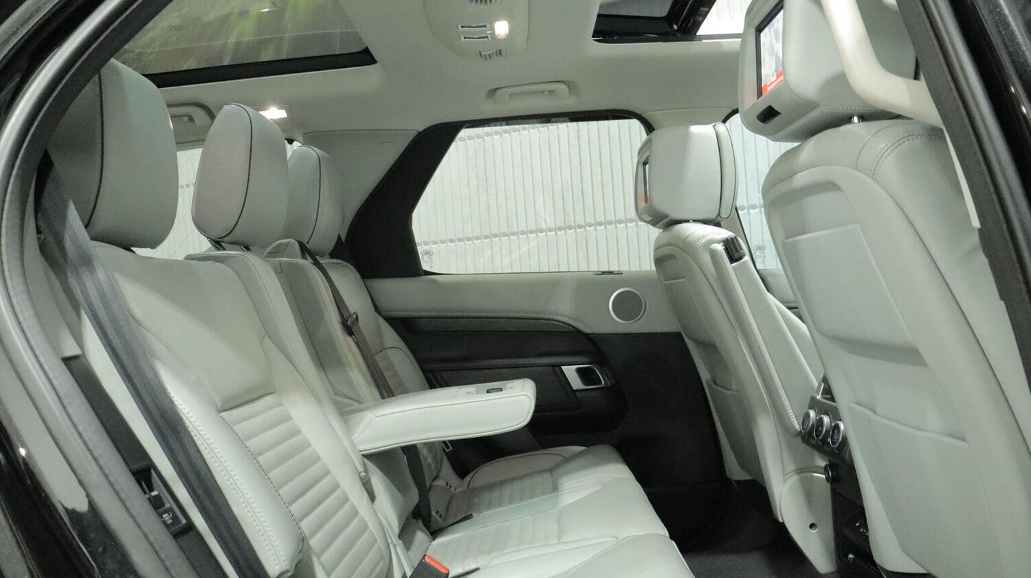 Used Land Rover Discovery 2019 for sale - 77844935: Photo 79