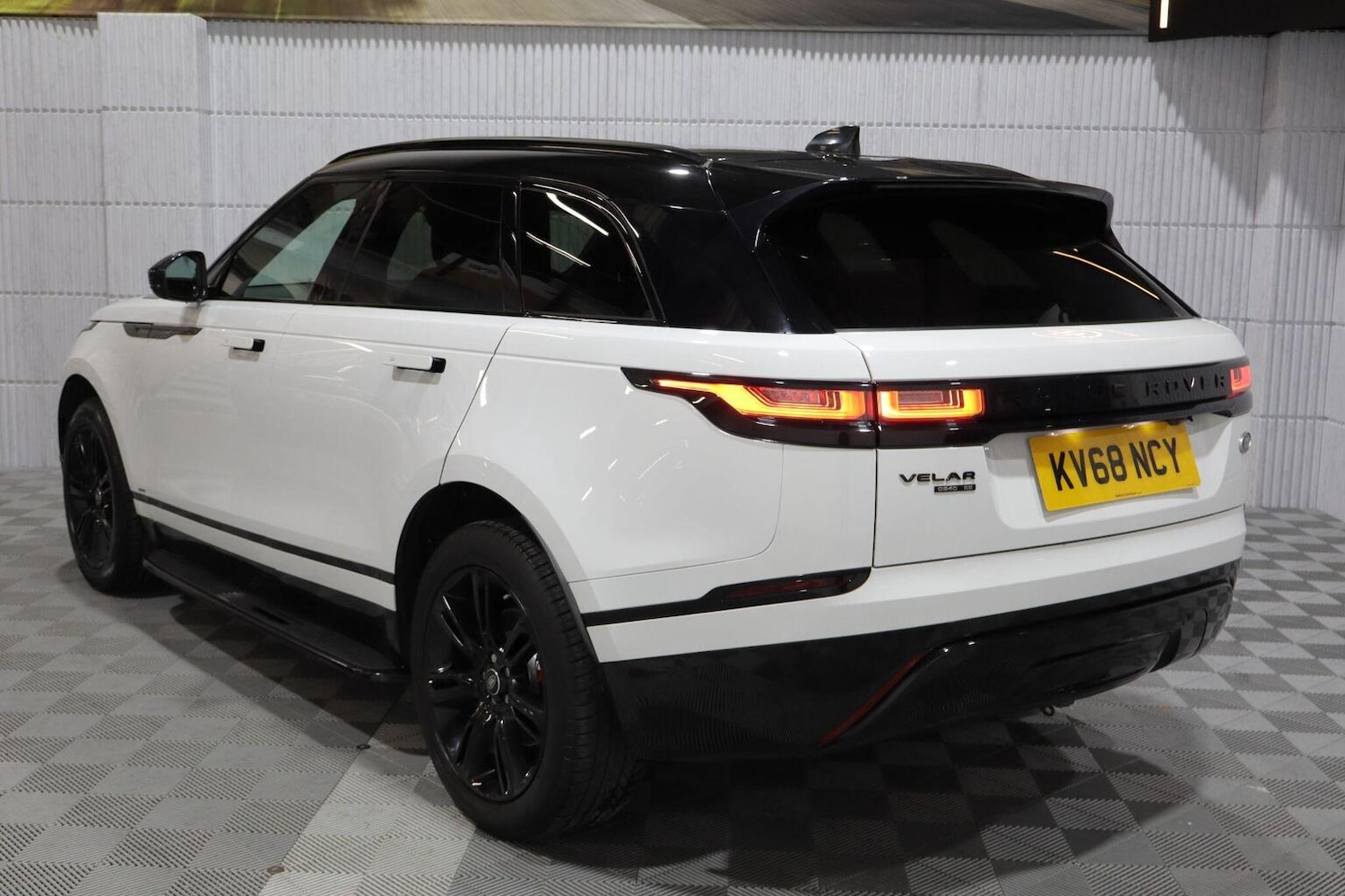 Used Land Rover Range Rover Velar 2018 for sale - 76211793: Photo 24