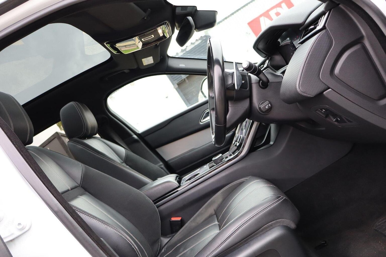 Used Land Rover Range Rover Velar 2018 for sale - 76211793: Photo 3