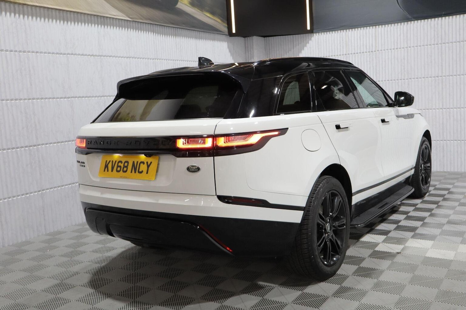 Used Land Rover Range Rover Velar 2018 for sale - 76211793: Photo 36