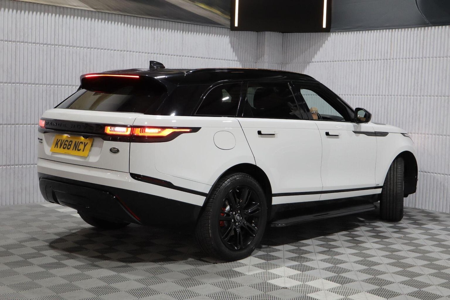 Used Land Rover Range Rover Velar 2018 for sale - 76211793: Photo 37