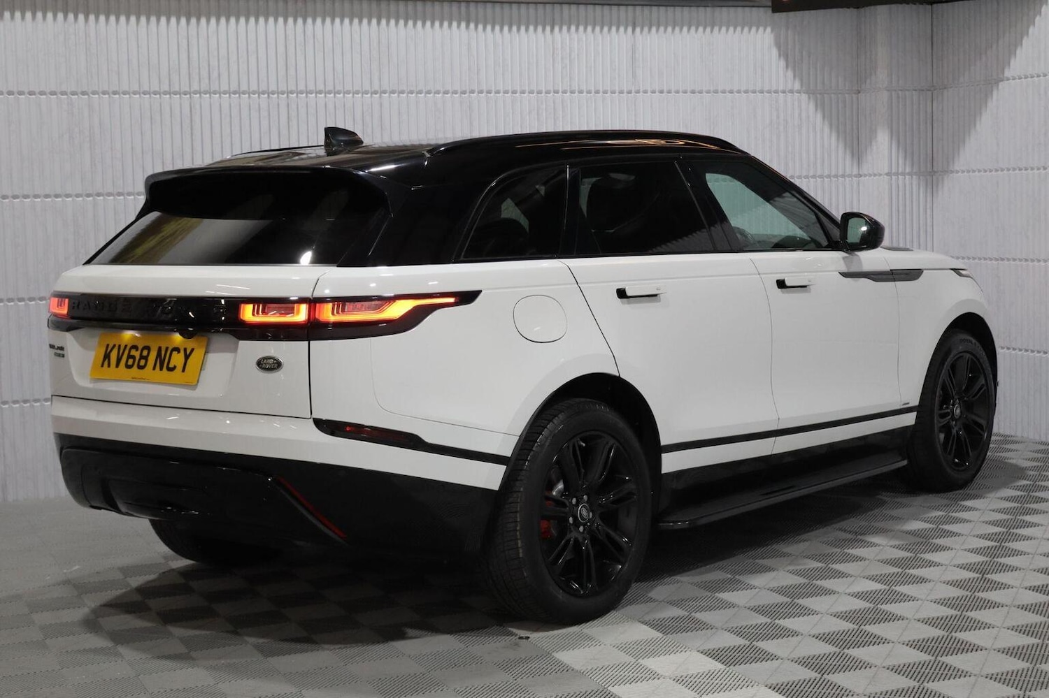 Used Land Rover Range Rover Velar 2018 for sale - 76211793: Photo 38