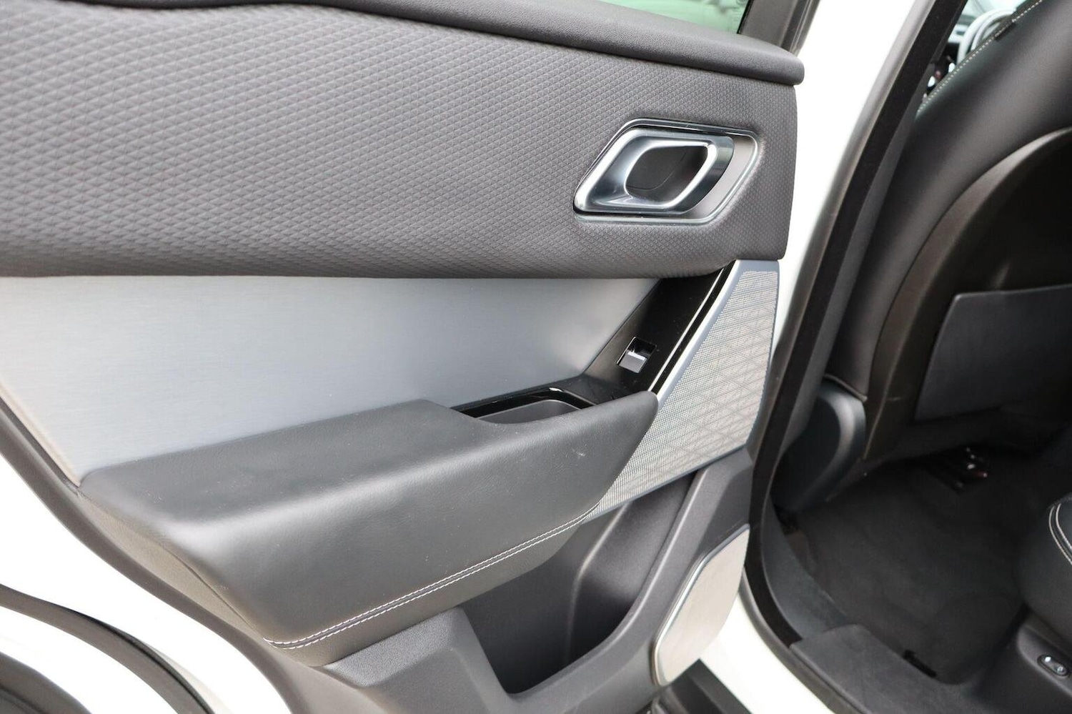 Used Land Rover Range Rover Velar 2018 for sale - 76211793: Photo 50