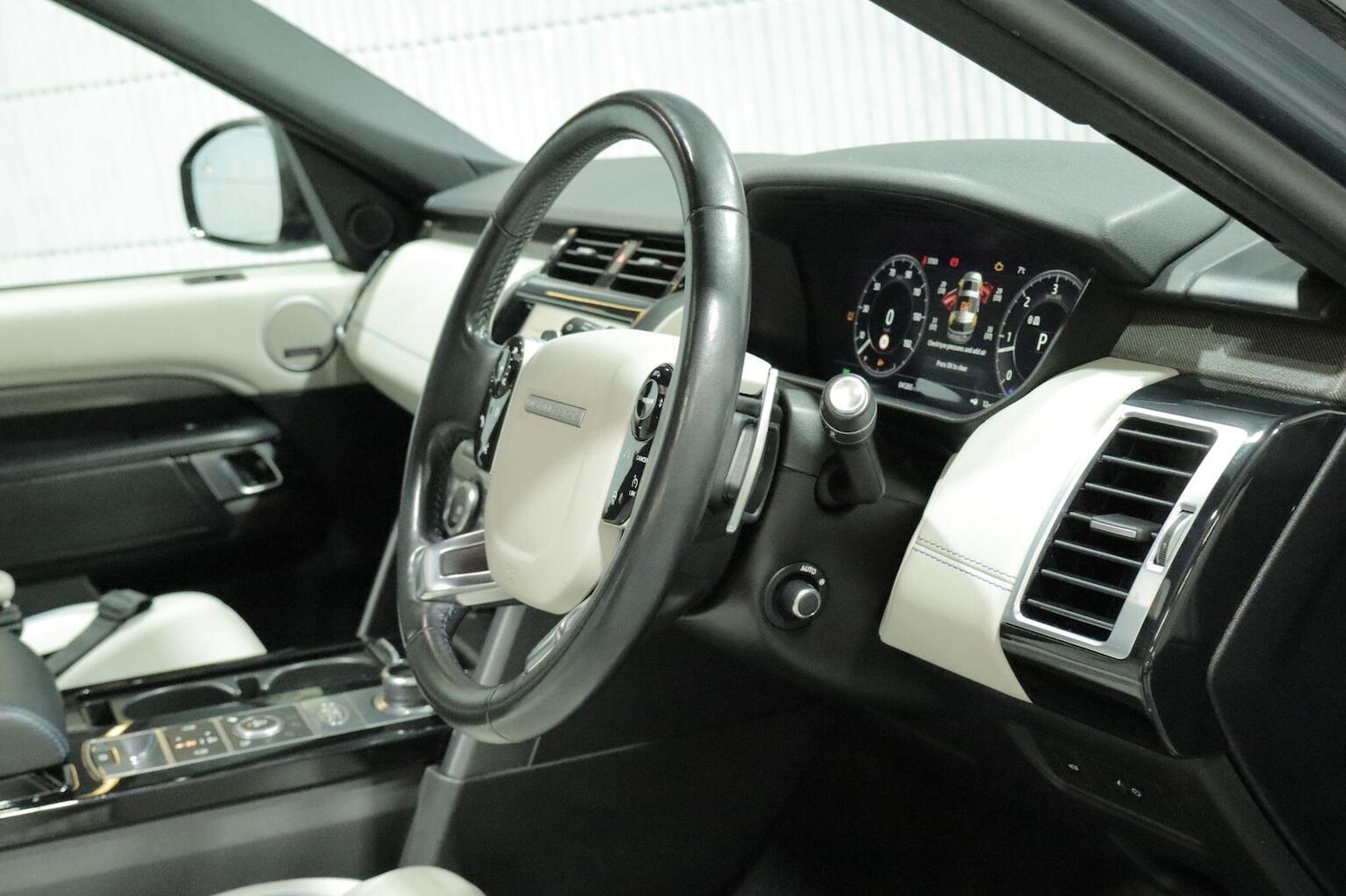 Used Land Rover Discovery 2019 for sale - 76741285: Photo 41