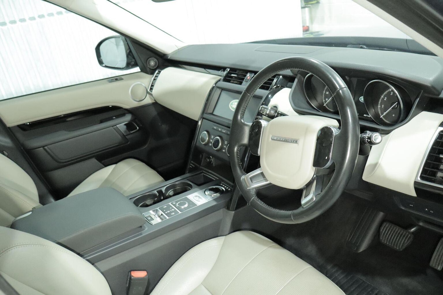 Used Land Rover Discovery 2019 for sale - 76884871: Photo 9