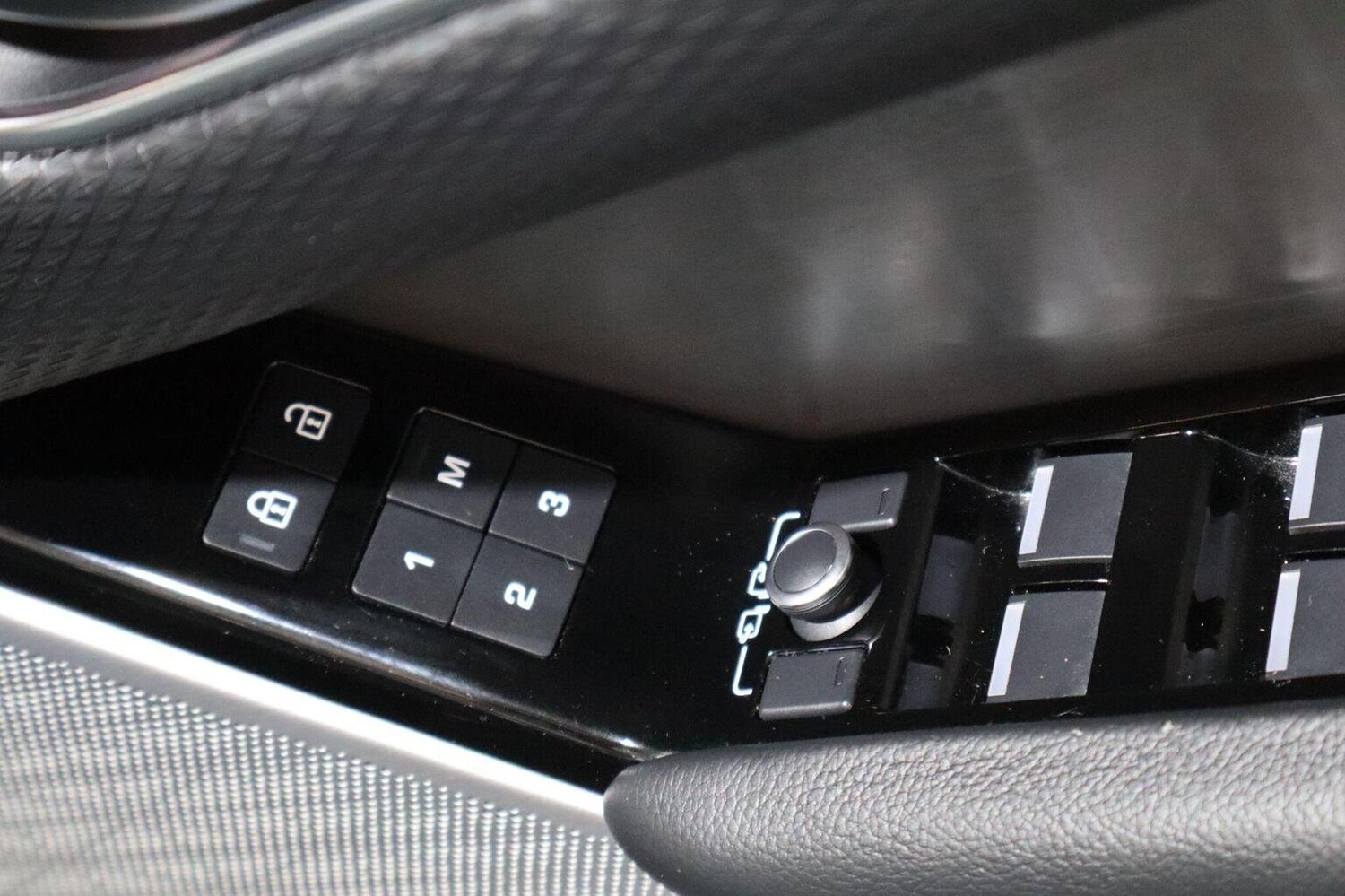 Used Land Rover Range Rover Velar 2021 for sale - 76211743: Photo 65