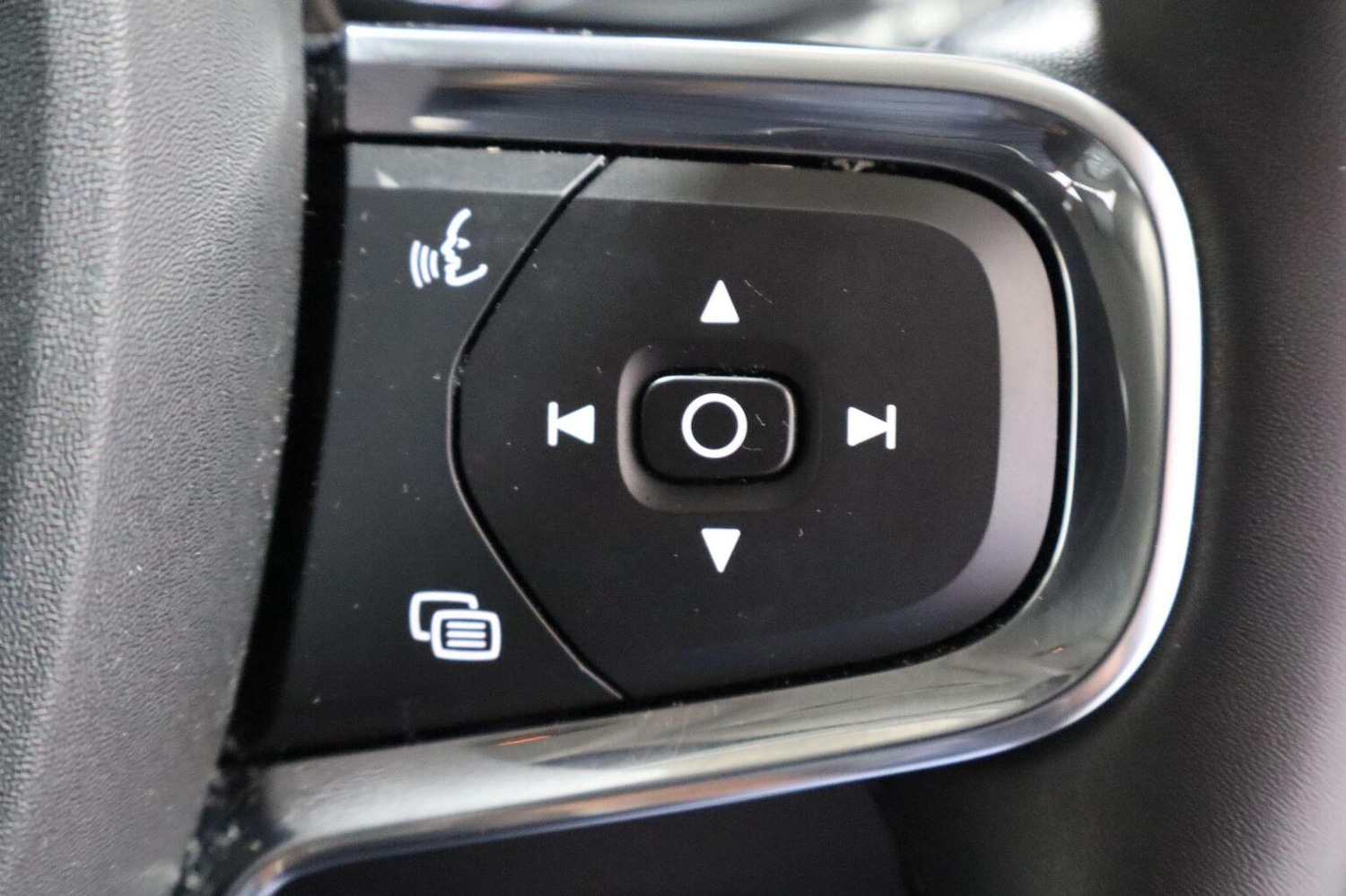 Used Volvo XC40 2021 for sale - 77983738: Photo 12