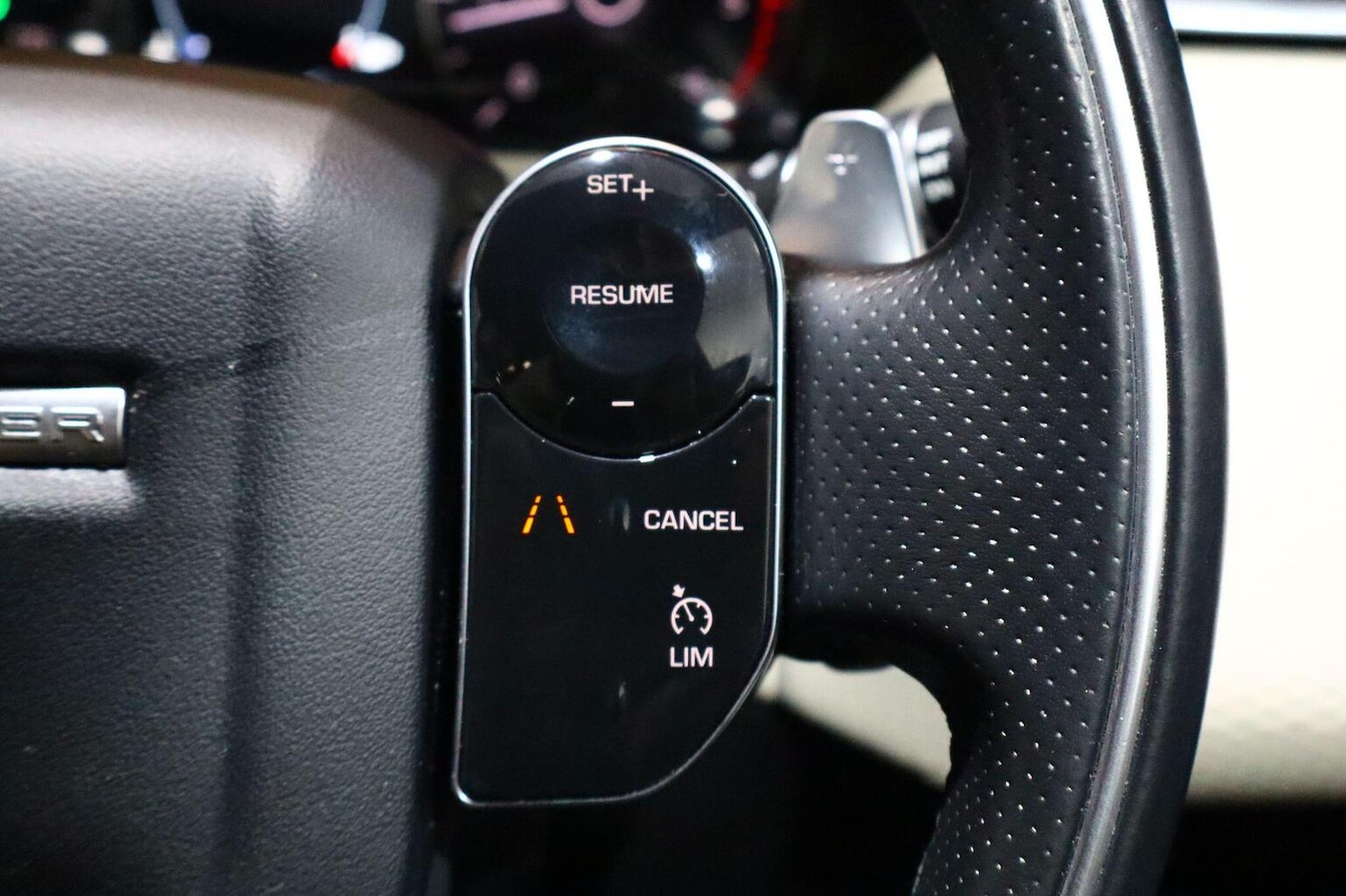 Used Land Rover Range Rover Velar 2018 for sale - 76769787: Photo 10