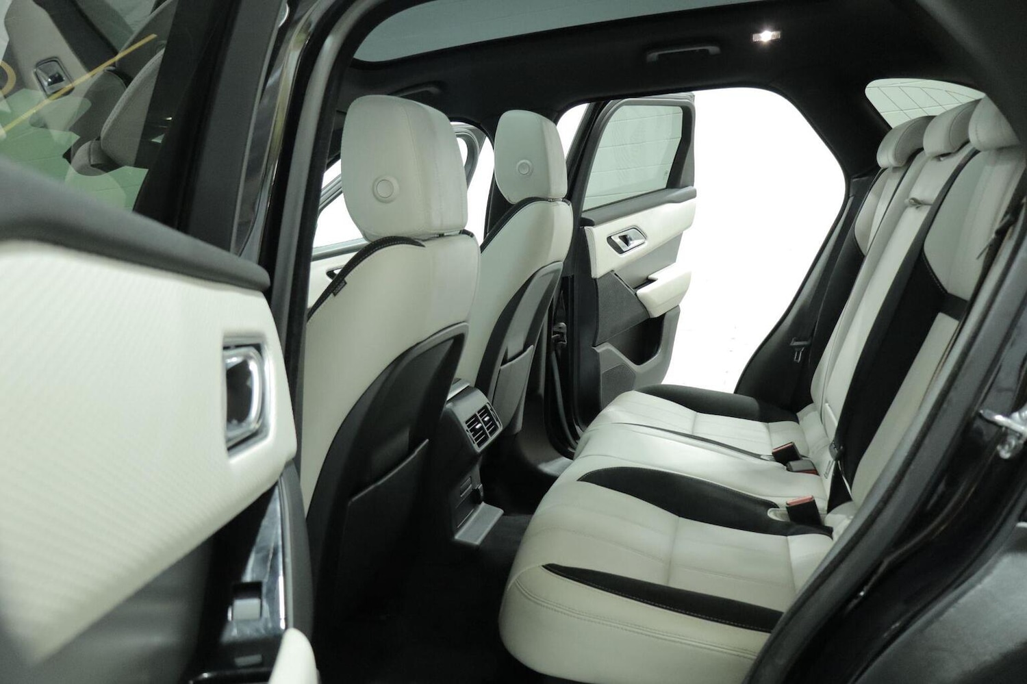 Used Land Rover Range Rover Velar 2018 for sale - 76769787: Photo 70